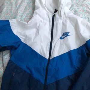 Nike wind breaker, brand new boys size XL I’m 4’11 and 124lbs it fits perfectly.